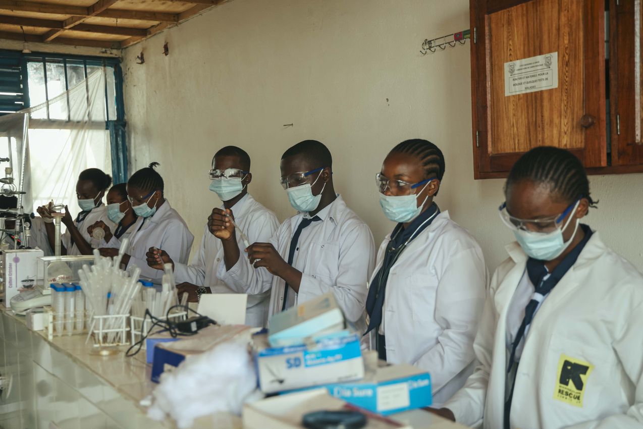 Laboratoire scientifique du Lycée Moderne La Grâce